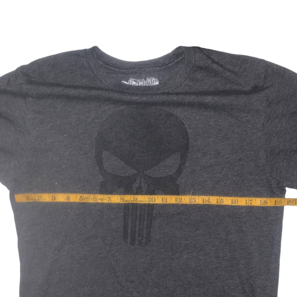 Skull graphic T-shirt Old Navy collectibles totally classic - Picture 2 of 3